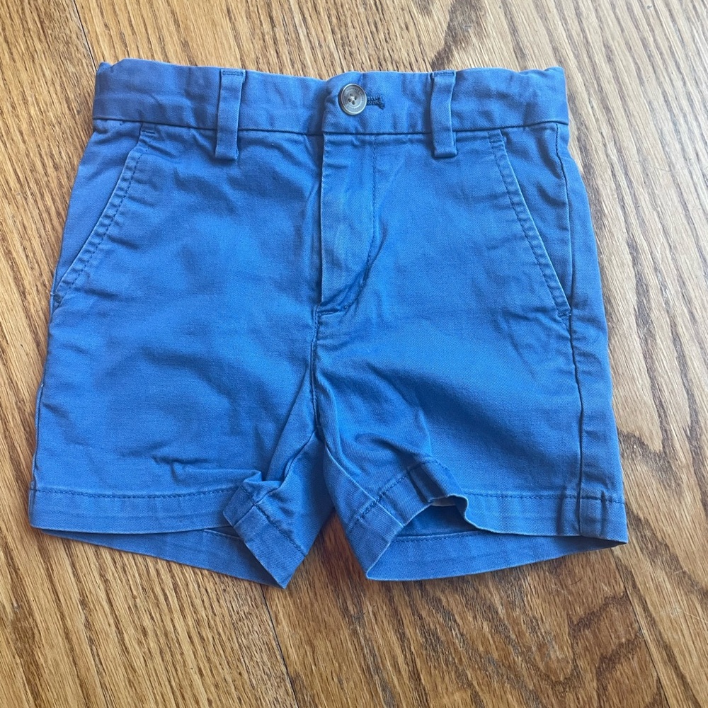 Vineyard Vines blue chino shorts